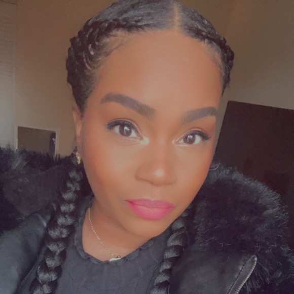 Meet your Posher, Rae - Picture 2 of 4